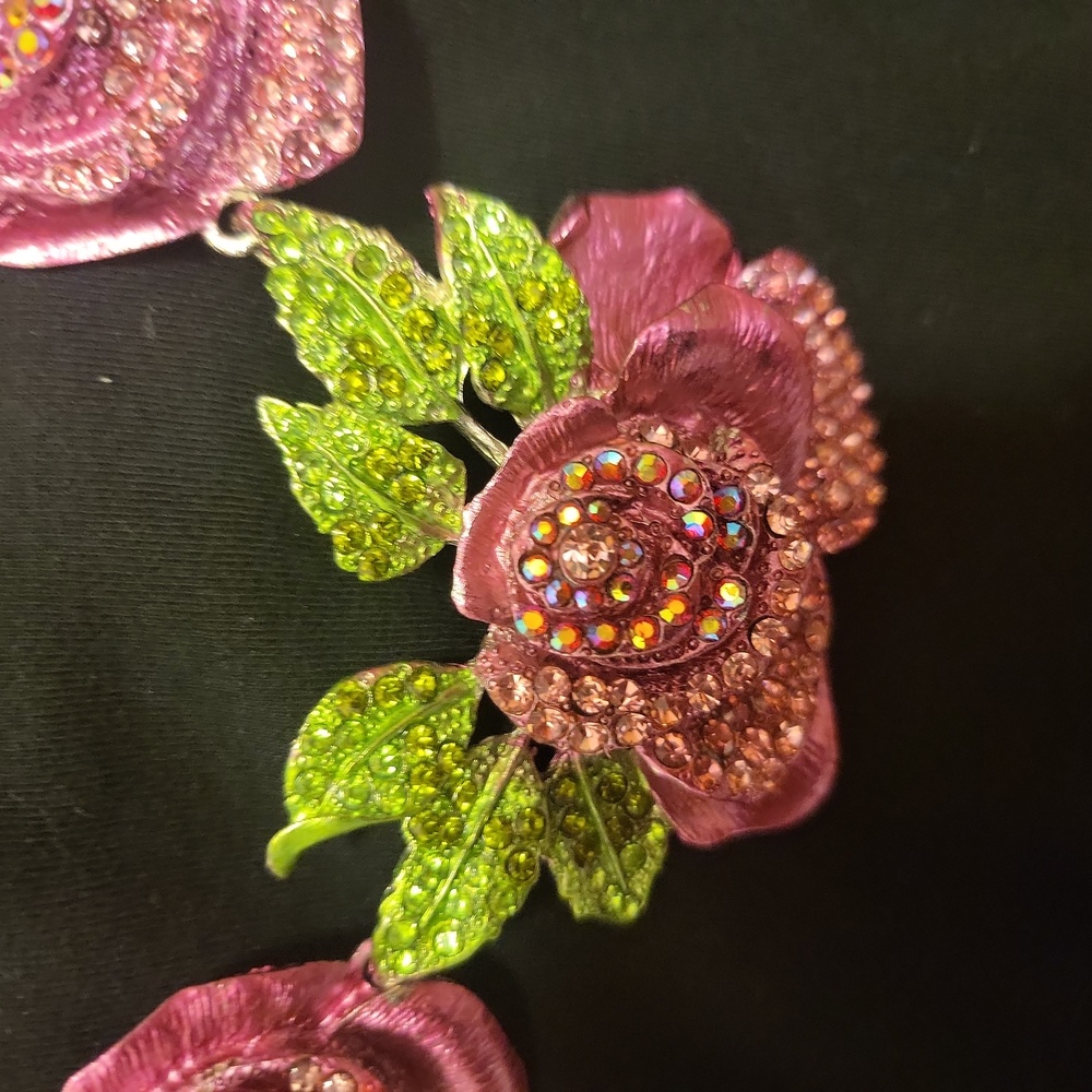 3 BEAUTIFUL CHOCKER STYLE PIECES, 2  CROCHETED ONE SILVER jewelry
